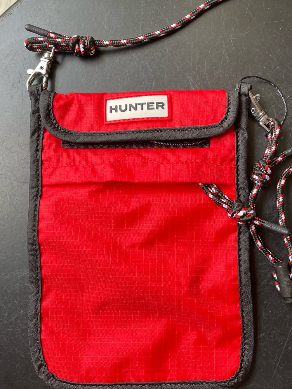 HUNTER Red Pouch - Picture 4 of 5